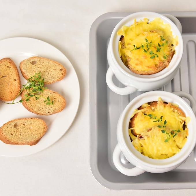 Vumdua French Onion Soup Bowls with Handles and Lids, 16 oz Ceramic Soup Crocks Oven Safe for Chilli, Cereal, Pot Pies, Microwave & Dishwasher Safe, Set of 4, White