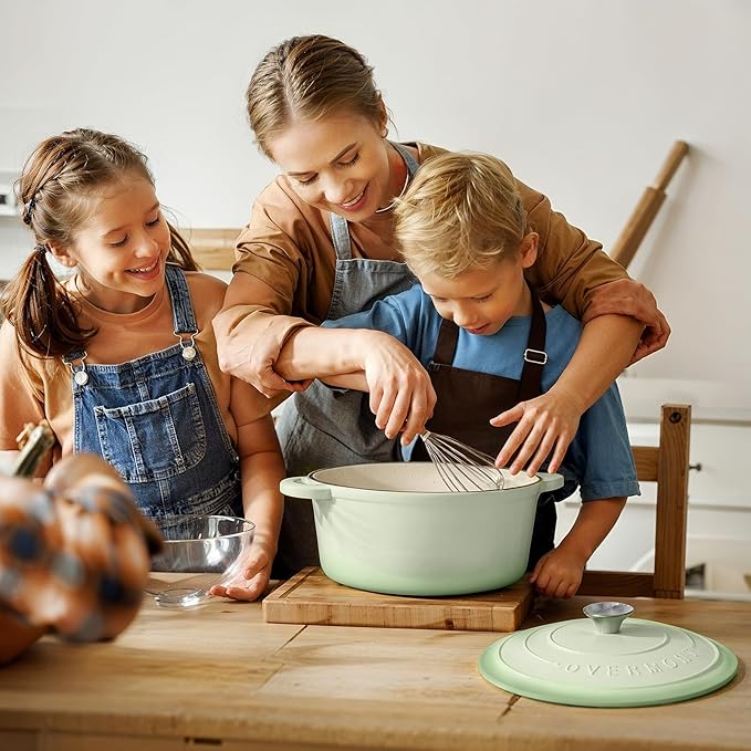 Overmont Enameled Cast Iron Dutch Oven - 5.5QT Pot with Lid Cookbook & Cotton Potholders - Heavy-Duty Cookware for Braising, Stews, Roasting, Sourdough Baking Verdant