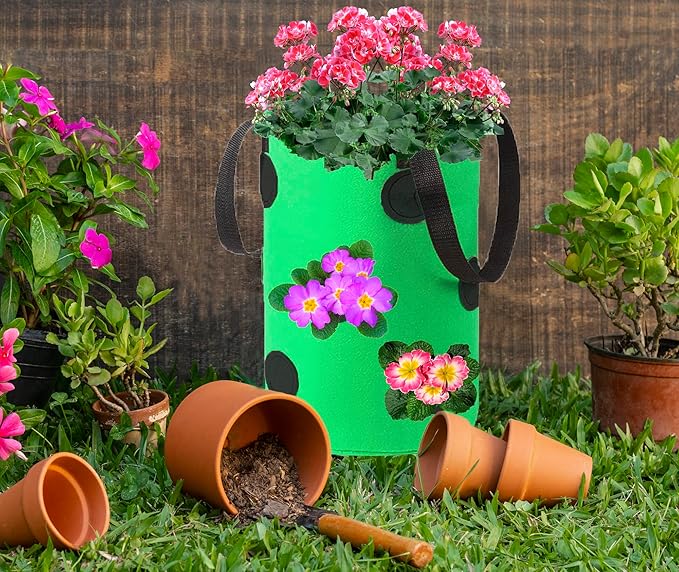 Miewslan 2 Packs Hanging Strawberry Planter, Upside Down Tomato Grow Bag Tomato Potato Strawberry Grow Bags Garden Plant Vegetable Planting Bag with Holes(Green+Red)