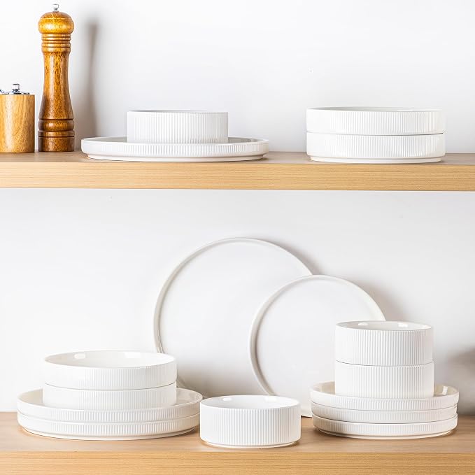 TheTerra Ceramic Dinnerware Set for 4, 18-Piece Plates and Bowls Set | Lightweight Porcelain Dish Set, Scratch Resistant, Oven & Microwave & Dishwasher Safe, Bright White