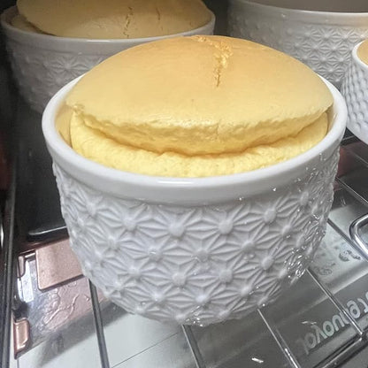 10 oz Set of 4 Oven-Safe Porcelain Ramekins with Lids, Large White Souffle and Creme Brulee Baking Dishes, Ramekin Bowls for Sauce and Dessert
