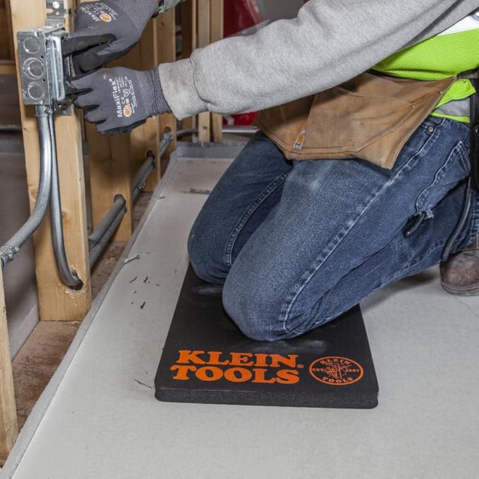 Klein Tools 60135 Kneeling Pads, Adult Men's Soft Thick Closed Cell Soft Foam Professional Tradesman Pro Pads with Handle