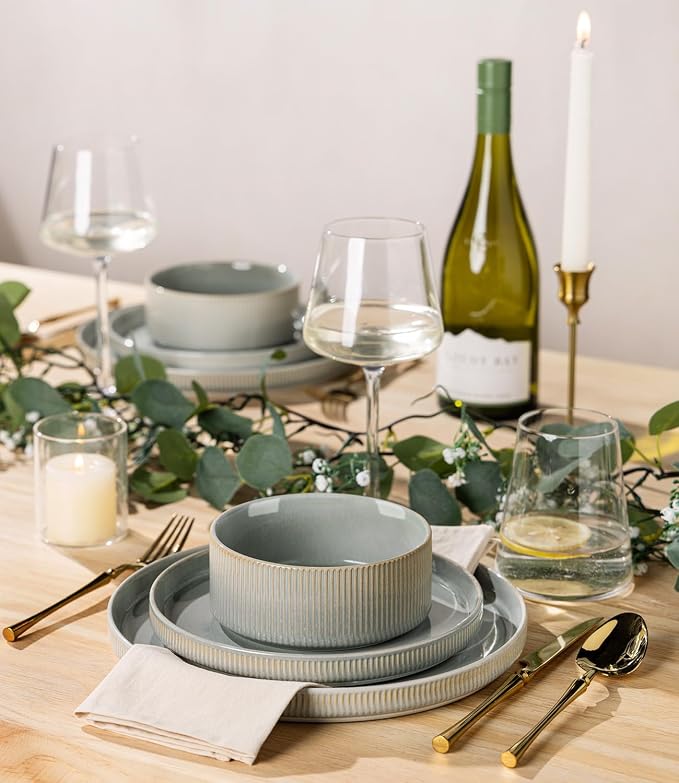 TheTerra Ceramic Dinnerware Set for 6, 18-Piece Plates and Bowls Set | Lightweight Porcelain Dish Set, Scratch Resistant, Oven & Microwave & Dishwasher Safe, Desert Sage