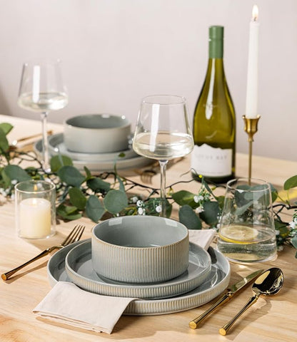 TheTerra Ceramic Dinnerware Set for 6, 18-Piece Plates and Bowls Set | Lightweight Porcelain Dish Set, Scratch Resistant, Oven & Microwave & Dishwasher Safe, Desert Sage