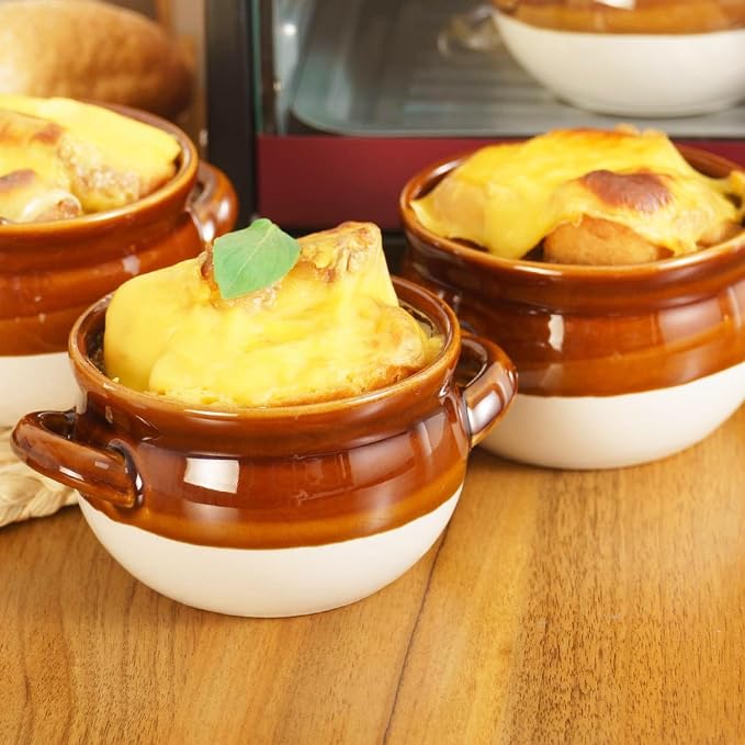 Vumdua French Onion Soup Bowls with Lids and Handles, 16 oz Ceramic French Onion Soup Crocks for Chilli, Cereal, Cereal, Pot Pies, Oven, Broil & Dishwasher Safe, Set of 4