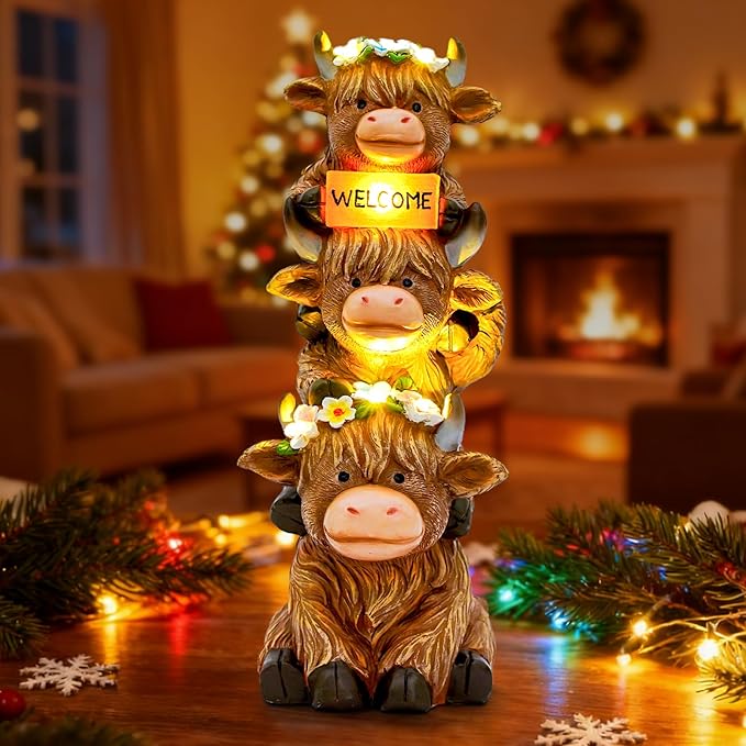 Christmas Highland Cow Statue Solar Outdoor Decor with Flower Decoration Garden Highland Cow Decor Birthday Gifts for Women Mom Winter Highland Cows Figurine for Yard Garden Lawn Decor