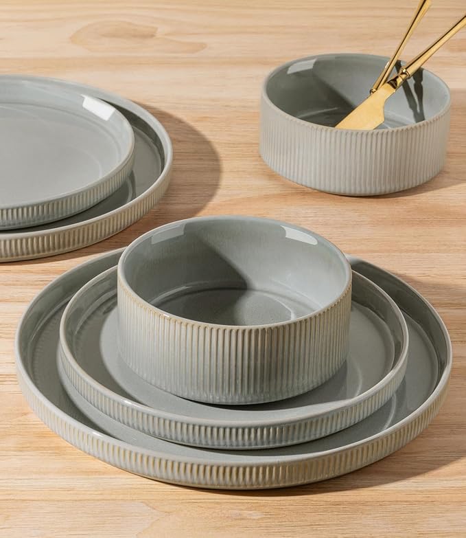 TheTerra Ceramic Dinnerware Set for 6, 18-Piece Plates and Bowls Set | Lightweight Porcelain Dish Set, Scratch Resistant, Oven & Microwave & Dishwasher Safe, Desert Sage