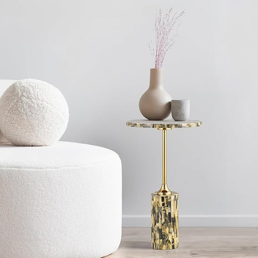 JONATHAN Y END1001A Hedda 23.5" Contemporary Glam Metal/Resin Faux Stone Round End Table, Yellow/Black Drink Table for Living Room, Bedroom, Office, Bathroom