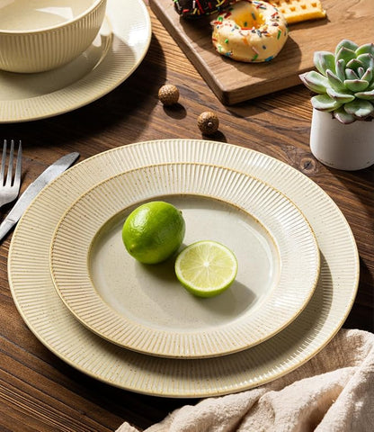TheTerra Ceramic Dinnerware Set for 6, 18-Piece Plates and Bowls Set | Lightweight Porcelain Dish Set, Scratch Resistant, Oven & Microwave & Dishwasher Safe, Cream Latte