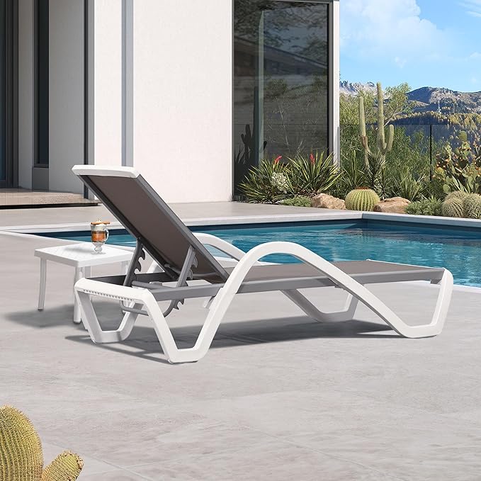 PURPLE LEAF Patio Chaise Lounge Chair Set Outside Aluminum Plastic Stackable Tanning Chairs with Armrests and Side Table for Pool Sunbathing Beach Deck Outdoor Lounger, Taupe