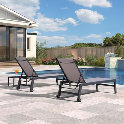 PURPLE LEAF Patio Chaise Lounge Set 2 Pieces Textilene Pool Lounge Chairs with Wheels Sunbathing Chair with 5 Adjustable Position for Outdoor Yard (2 Light Grey Lounges W/Side Table)