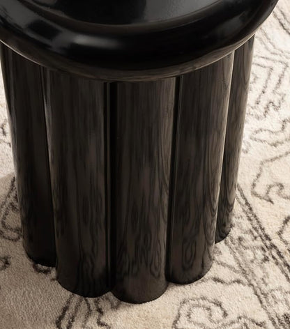 Kate and Laurel Jace Modern Metal Round Side Table, 12 x 12 x 18, Black, Transitional Dorm Living Room Scalloped End Table for Use as Bedroom Nightstand or Outdoor Patio Decor Option