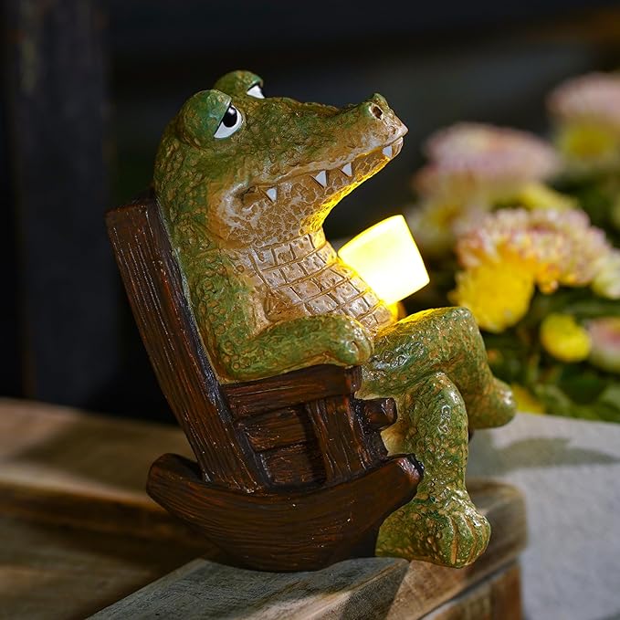 Decorative Crocodile Solar Light, Garden Statue with LED Light Ornament for Indoor Outdoor Home Patio Yard Lawn