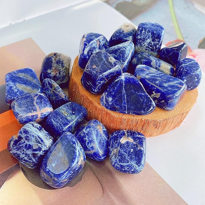 QINJIEJIE Bleu Sodalite Crystals Brazilian Polished Stone 0.6-1" Natural Irregular Stone Tumbled Reiki Healing Crystal for Succulents Plants Vase Filler Decoration Bulk 0.45 LBS
