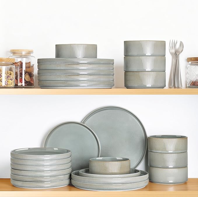TheTerra Ceramic Dinnerware Set for 6, 18-Piece Plates and Bowls Set | Lightweight Porcelain Dish Set, Scratch Resistant, Oven & Microwave & Dishwasher Safe, Desert Sage