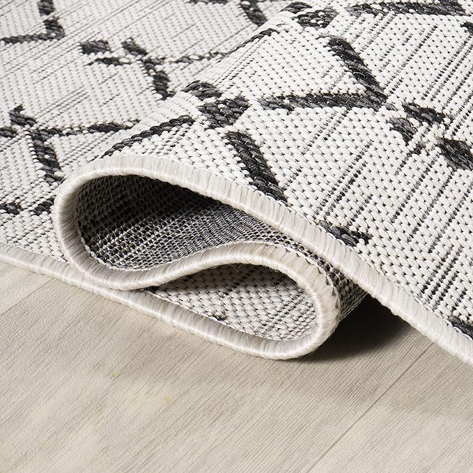 JONATHAN Y Moroccan Geometric Indoor Outdoor Square Area Rug 6X6 Cream/Black, Ourika Textured Weave for Backyard, Patio, Porch, Easy-Cleaning, High Traffic, Pet-Friendly, Non-Shedding (SMB108I-6SQ)