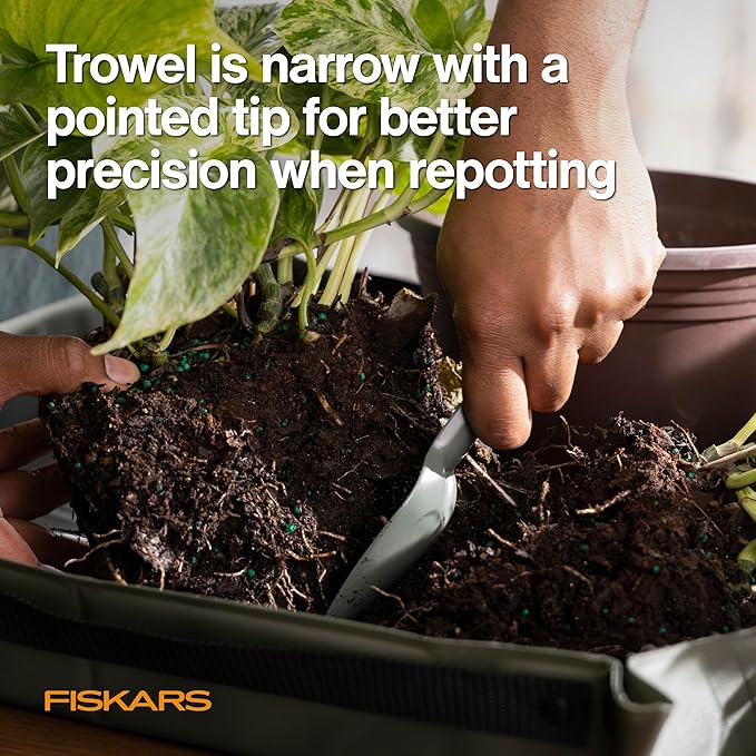 Fiskars 5-Piece Cultivating Tool Set, Nesting Trowel, Soil Scoop, Cultivator, Tongs & Brush for Indoor Gardening, Stainless Steel with Powder Coat Finish, Space Saving Design, Black