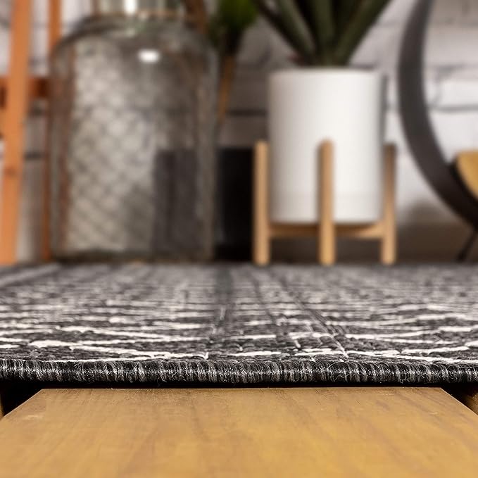 JONATHAN Y Moroccan Geometric Indoor Outdoor Round Area Rug 4 Ft Black/Gray, Ourika Textured Weave for Backyard, Patio, Porch, Easy-Cleaning, High Traffic, Pet-Friendly, Non-Shedding (SMB108F-4R)