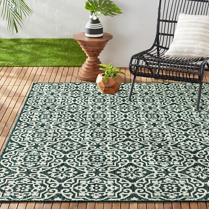 Nicole Miller New York Patio Country Danica Transitional Geometric Indoor/Outdoor Area Rug, Blue/White, 5'2"x7'2"