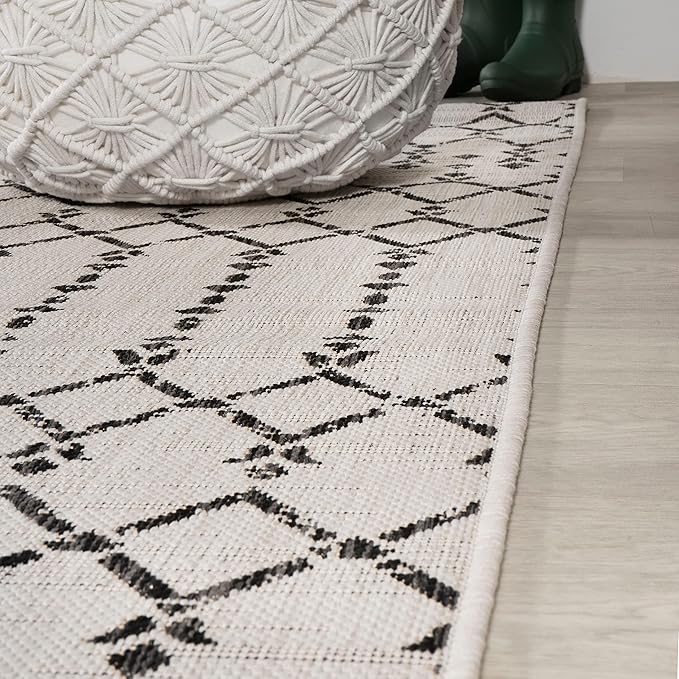 JONATHAN Y Moroccan Geometric Indoor Outdoor Area Rug 5X8 Cream/Black, Ourika Textured Weave for Backyard, Patio, Porch, Easy-Cleaning, High Traffic, Pet-Friendly, Non-Shedding (SMB108I-5)