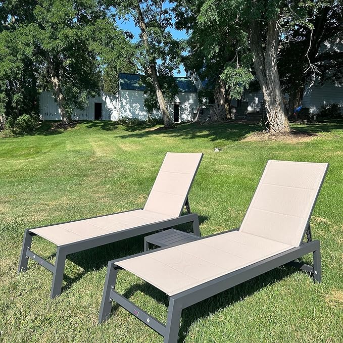 PURPLE LEAF Outdoor Chaise Lounge Set of 2 Aluminum Patio Lounge Chair with Wheels and Side Table Pool Chaise Lounge Chair for Outdoor Backyard Poolside Taupe (2 Lounges Chairs W/Table)