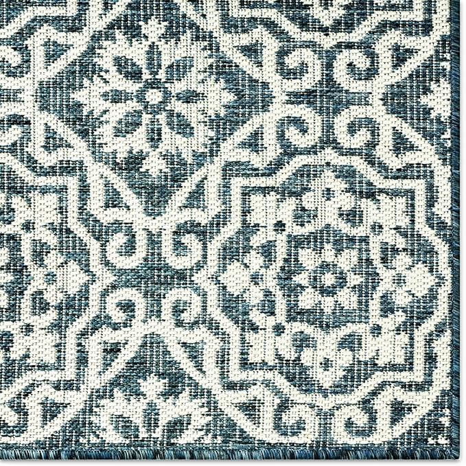 Nicole Miller New York Patio Country Danica Transitional Geometric Indoor/Outdoor Area Rug, Blue/White, 5'2"x7'2"