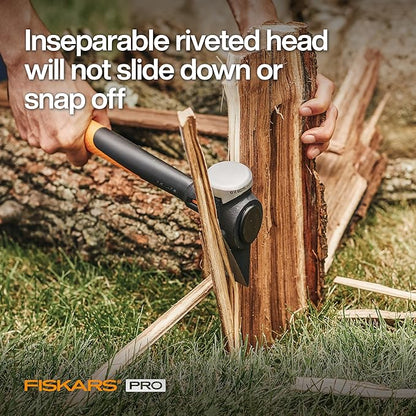 Fiskars Pro IsoCore Maul - 2.5-Pound Wood Splitter for Small Size Logs and Kindling with Shock-Absorbing Handle - Black/Orange