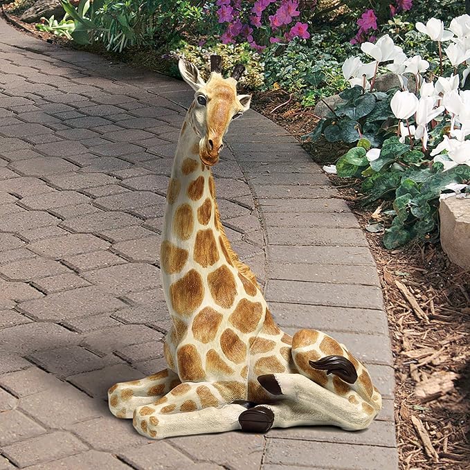 Design Toscano Zari, The Resting Giraffe Statue