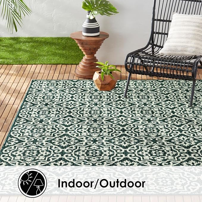 Nicole Miller New York Patio Country Danica Transitional Geometric Indoor/Outdoor Area Rug, Blue/White, 5'2"x7'2"