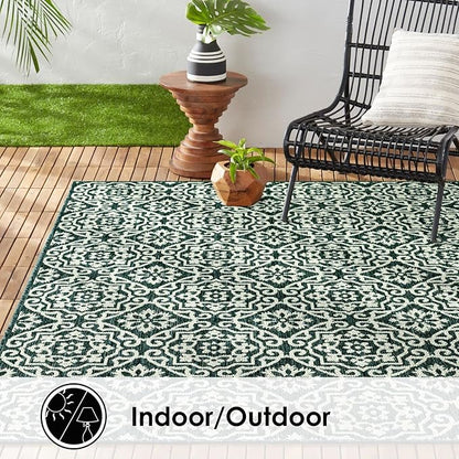 Nicole Miller New York Patio Country Danica Transitional Geometric Indoor/Outdoor Area Rug, Blue/White, 5'2"x7'2"