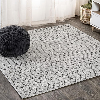 JONATHAN Y Moroccan Geometric Indoor Outdoor Square Area Rug 3X3 Light Gray/Black, Ourika Textured Weave for Backyard, Patio, Porch, Easy-Cleaning, High Traffic Pet-Friendly, Non-Shedding SMB108E-3SQ