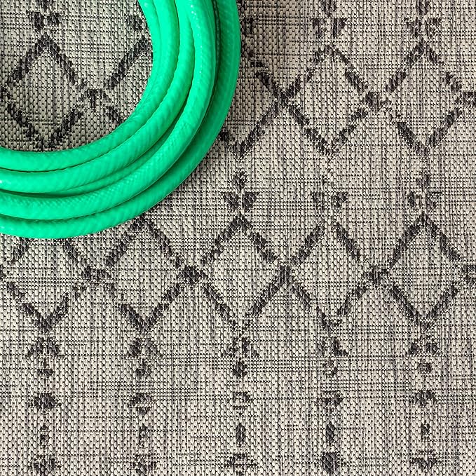 JONATHAN Y Moroccan Geometric Indoor Outdoor Square Area Rug 3X3 Light Gray/Black, Ourika Textured Weave for Backyard, Patio, Porch, Easy-Cleaning, High Traffic Pet-Friendly, Non-Shedding SMB108E-3SQ