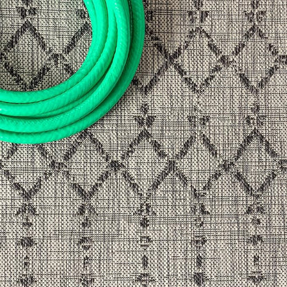 JONATHAN Y Moroccan Geometric Indoor Outdoor Square Area Rug 3X3 Light Gray/Black, Ourika Textured Weave for Backyard, Patio, Porch, Easy-Cleaning, High Traffic Pet-Friendly, Non-Shedding SMB108E-3SQ