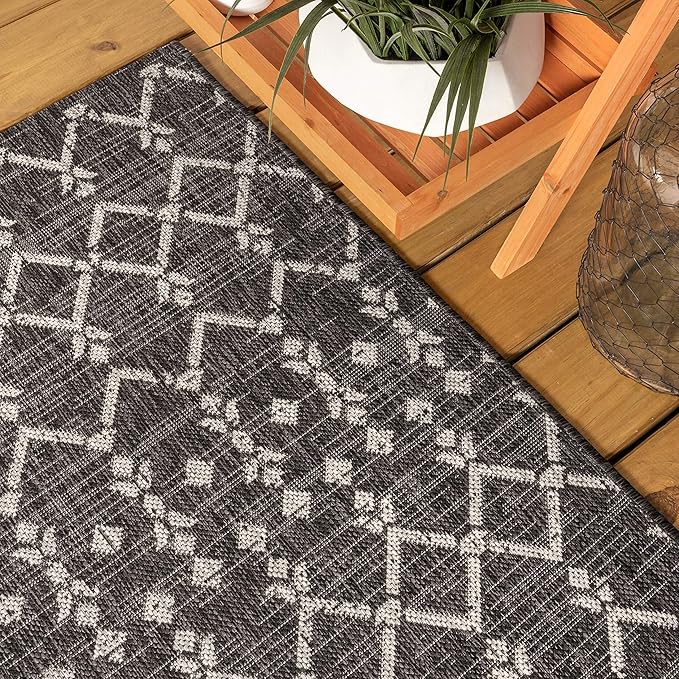 JONATHAN Y Moroccan Geometric Indoor Outdoor Round Area Rug 4 Ft Black/Gray, Ourika Textured Weave for Backyard, Patio, Porch, Easy-Cleaning, High Traffic, Pet-Friendly, Non-Shedding (SMB108F-4R)