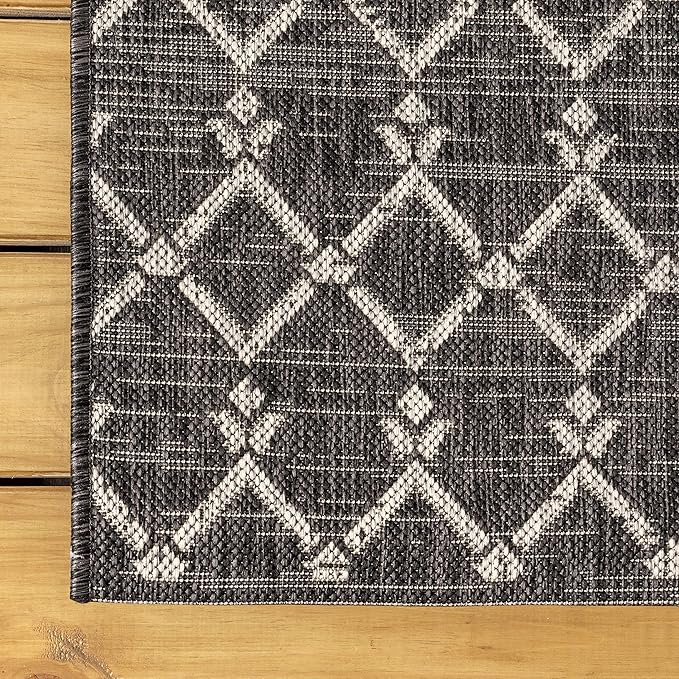 JONATHAN Y Moroccan Geometric Indoor Outdoor Round Area Rug 4 Ft Black/Gray, Ourika Textured Weave for Backyard, Patio, Porch, Easy-Cleaning, High Traffic, Pet-Friendly, Non-Shedding (SMB108F-4R)