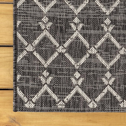 JONATHAN Y Moroccan Geometric Indoor Outdoor Round Area Rug 4 Ft Black/Gray, Ourika Textured Weave for Backyard, Patio, Porch, Easy-Cleaning, High Traffic, Pet-Friendly, Non-Shedding (SMB108F-4R)