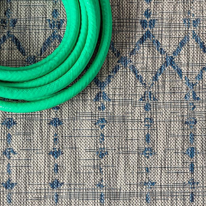 JONATHAN Y Moroccan Geometric Indoor Outdoor Round Area Rug 6 Ft Light Gray/Navy, Ourika Textured Weave for Backyard, Patio, Porch, Easy-Cleaning, High Traffic, Pet-Friendly, Non-Shedding SMB108A-6R