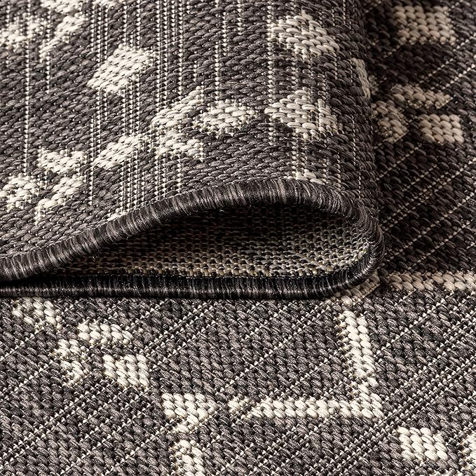 JONATHAN Y Moroccan Geometric Indoor Outdoor Round Area Rug 4 Ft Black/Gray, Ourika Textured Weave for Backyard, Patio, Porch, Easy-Cleaning, High Traffic, Pet-Friendly, Non-Shedding (SMB108F-4R)