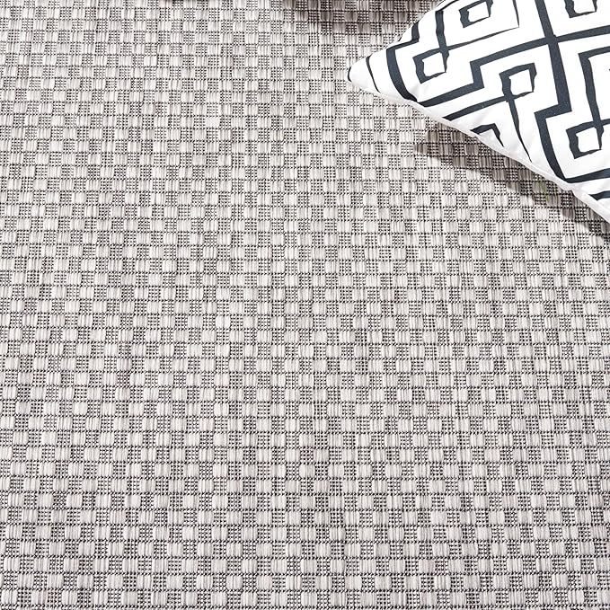 SAFAVIEH Washable Rug Outdoor Courtyard Collection - 5'3" Square, Light Grey & Black, Non-Shedding & Easy Cleaning, Ideal for Patio, Backyard, Mudroom (CY8475-37612)