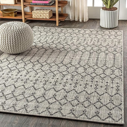 JONATHAN Y Moroccan Geometric Indoor Outdoor Area Rug 5X8 Light Gray/Black, Ourika Textured Weave for Backyard, Patio, Porch, Easy-Cleaning, High Traffic, Pet-Friendly, Non-Shedding (SMB108E-5)